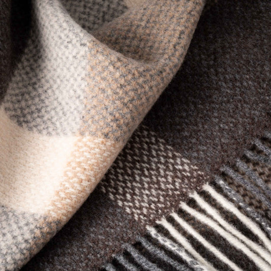 Manta de cachemira merino beige crema plisada a cuadros