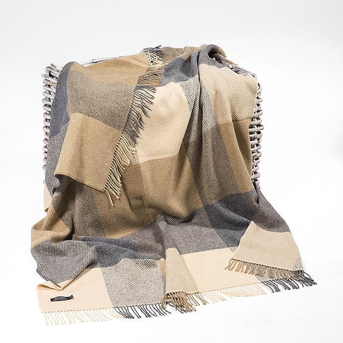 Merino–Cashmere Blankie Green Anthracite Block Pattern