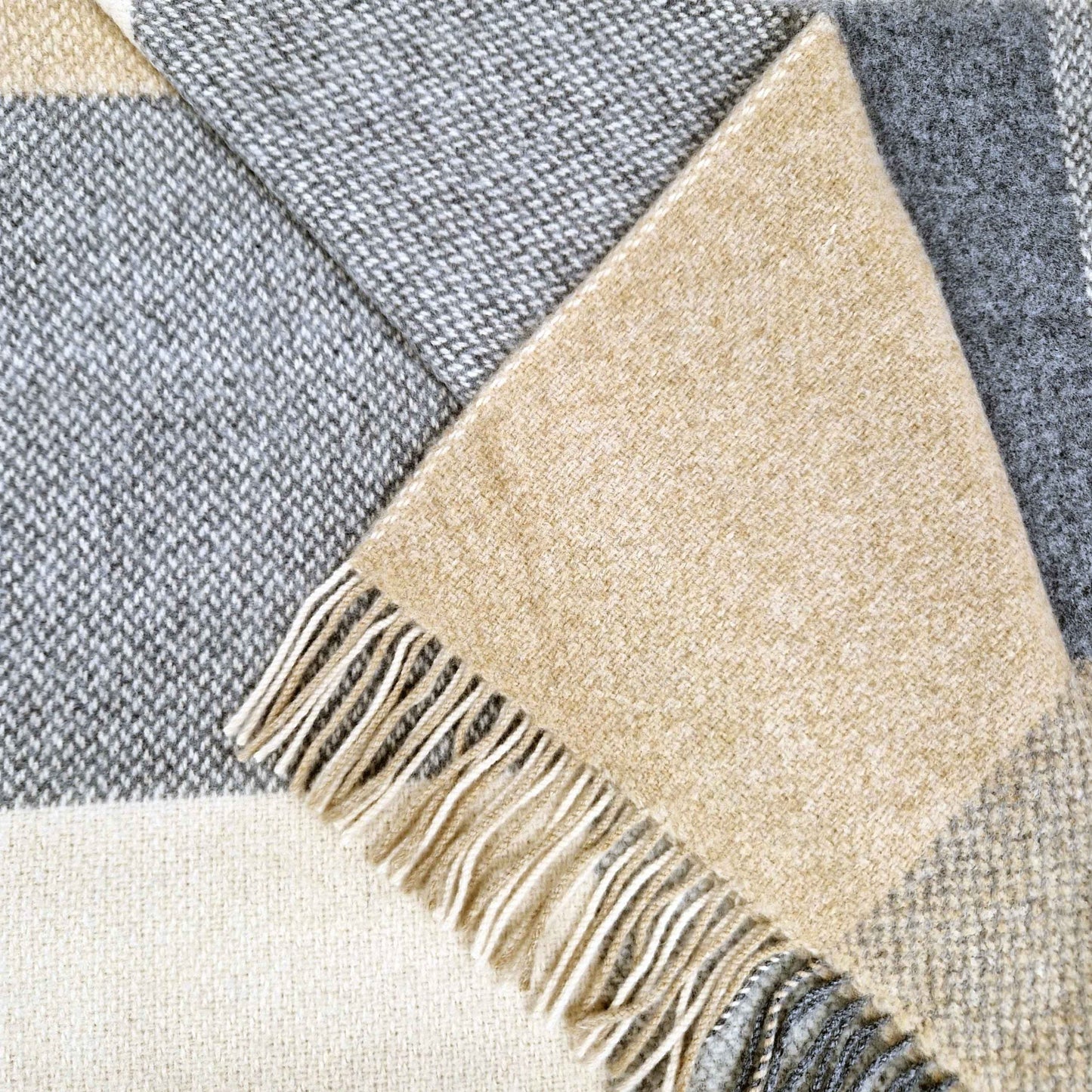 Merino–Cashmere Blankie Green Anthracite Block Pattern